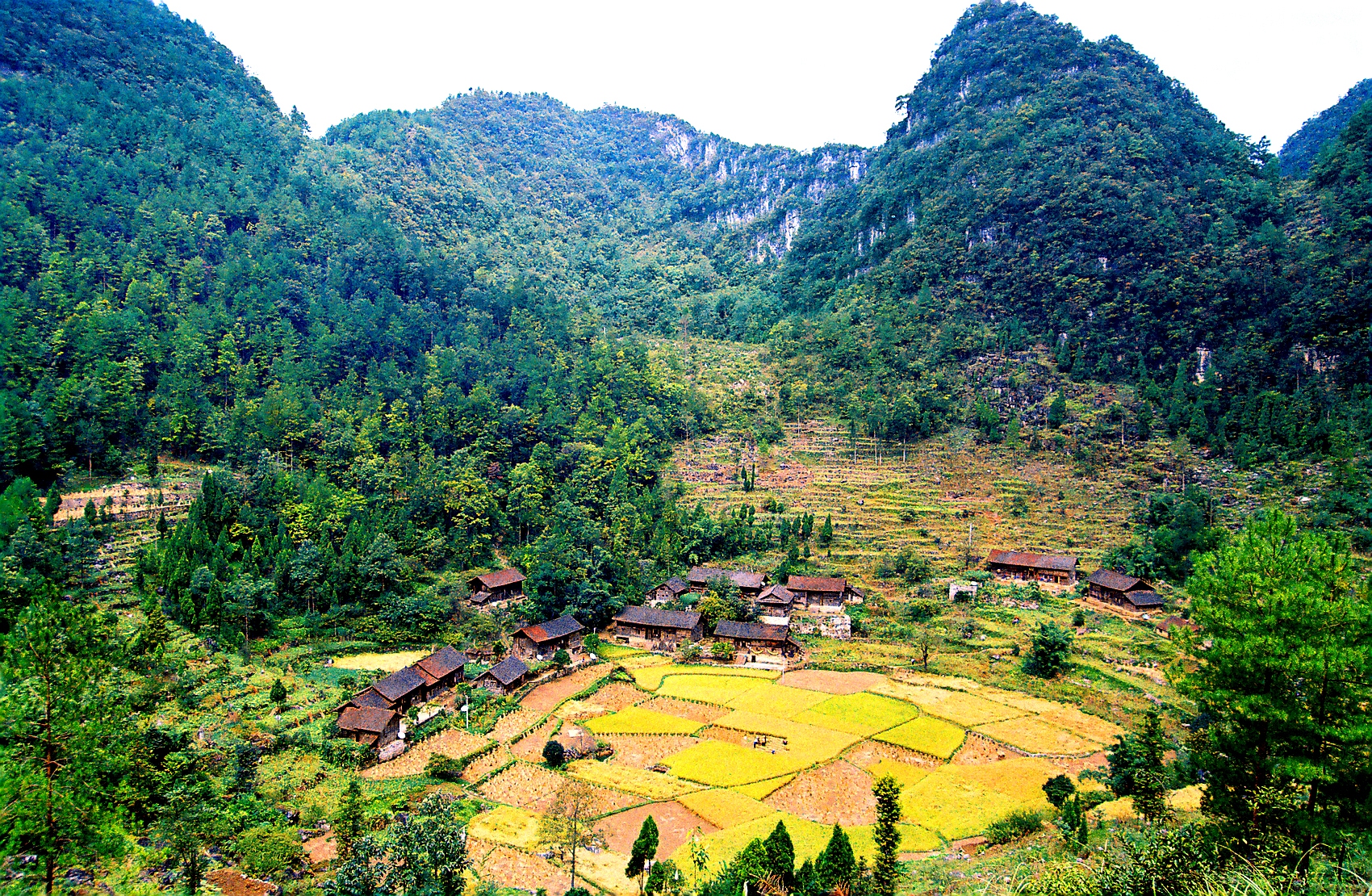 平塘大窝凼天坑旅游区